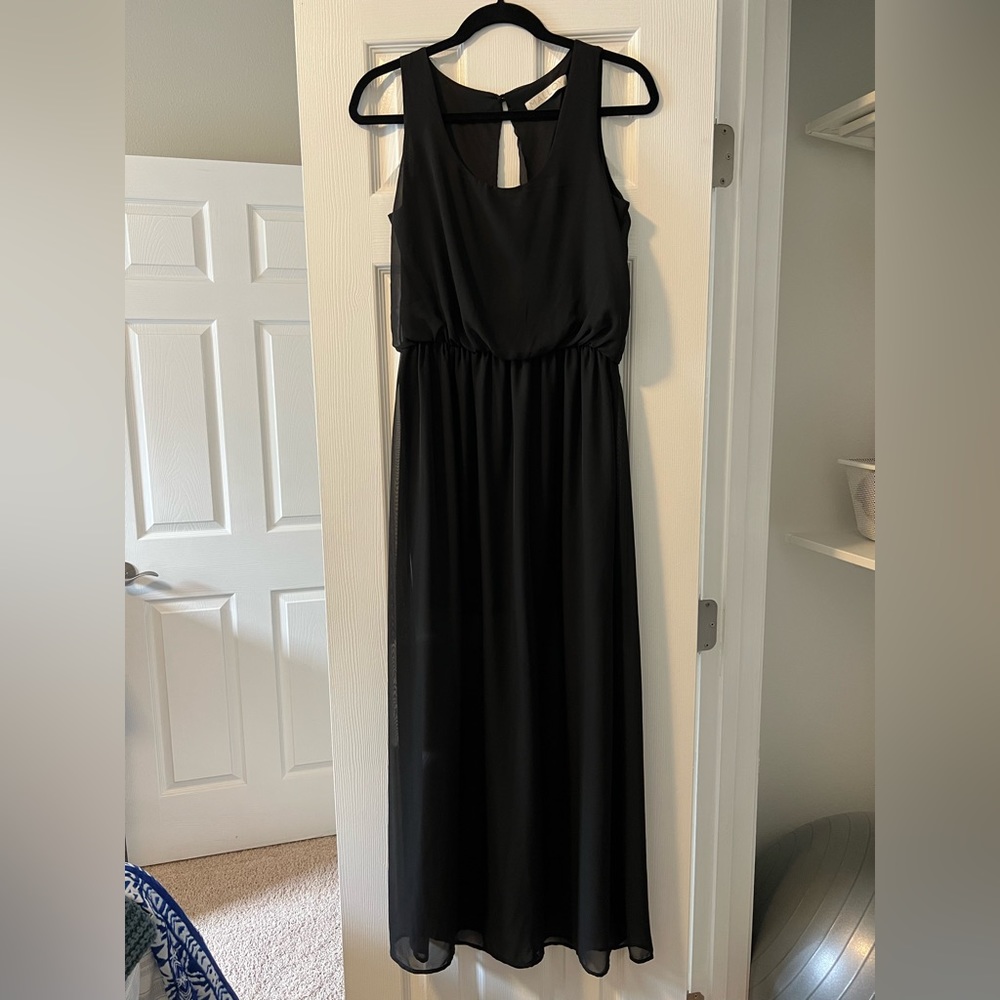 Malloy Size Medium Black Maxi Dress